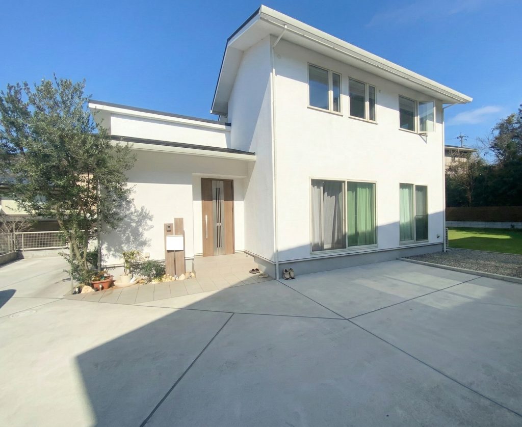 OITAリノベ 速見郡日出町大字川崎(日出駅)中古住宅 2階建 4SLDK 築浅中古住宅 小学校まで徒歩約１０分、ドラッグストアまでお車で約３分、スーパーまでお車で約３分。病院までお車で約３分